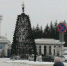 «Пепелац для покорения космоса»: очередная новогодняя ель поразила орловцев своим видом - OrelTimes.Ru