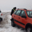В Орловской области сотрудники ДПС вытащили автомобиль из сугроба - OrelTimes.Ru