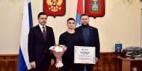 Орловскому боксёру Платону Козлову вручили сертификат на квартиру - Орёл-регион