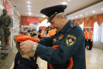С орловских первоклашек взяли клятву и надели красные береты