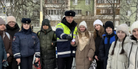 В рамках программы по повышению безопасности дорожного движения сотрудники отдела Госавтоинспекции УМВД России по городу Орлу с отрядом ЮИД гимназии № 19 провели акцию под названием «День добрых пожеланий» - ГИБДД