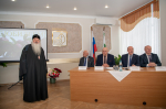 Владыка Тихон поздравил с 95-летием академика РАН Евгения Николаевича Седова. В торжествах по случаю юбилея известного ученого также приняли участие председатель Облсовета Леонид Музалевский, мэр города Орла Юрий Парахин и другие почетные гости. 22 февраля 2025 года, ВНИИСПК, г.Орел.