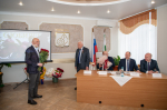 Владыка Тихон поздравил с 95-летием академика РАН Евгения Николаевича Седова. В торжествах по случаю юбилея известного ученого также приняли участие председатель Облсовета Леонид Музалевский, мэр города Орла Юрий Парахин и другие почетные гости. 22 февраля 2025 года, ВНИИСПК, г.Орел.
