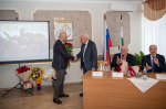 Владыка Тихон поздравил с 95-летием академика РАН Евгения Николаевича Седова. В торжествах по случаю юбилея известного ученого также приняли участие председатель Облсовета Леонид Музалевский, мэр города Орла Юрий Парахин и другие почетные гости. 22 февраля 2025 года, ВНИИСПК, г.Орел.