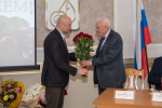 Владыка Тихон поздравил с 95-летием академика РАН Евгения Николаевича Седова. В торжествах по случаю юбилея известного ученого также приняли участие председатель Облсовета Леонид Музалевский, мэр города Орла Юрий Парахин и другие почетные гости. 22 февраля 2025 года, ВНИИСПК, г.Орел.