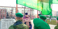 В сквере Танкистов города Орла состоялась церемония благословения почетного караула, заступившего на вахту памяти у Вечного огня. Чин благословения совершил помощник руководителя епархиального отдела по взаимодействию с казачеством, иерей Роман Фаустов. 31 марта 2025 года. - Орловская и Ливенская епархия