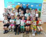 Сотрудники сектора дошкольных образовательных учреждений отдела религиозного образования и катехизации Орловской епархии рассказали воспитанникам детского сада №75 города Орла о Дне Ангела и Вербном Воскресенье. 11 апреля 2025 года.
