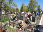 Орловские волонтеры навели порядок на Крестительском воинском мемориальном кладбище
