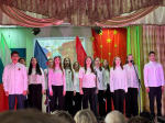 Клирик Спасо-Преображенского собора города Болхова иерей Роман Фаустов благословил новобранцев.