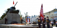 В Орле торжественно подняли дубликат Знамени Победы - Орловский Вестник