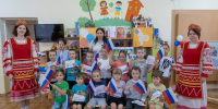 Познавательная беседа «Российский флаг – державы символ» для подготовительной группы детского сада №48 - Центр культуры