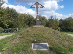 В Орле отметили 410 лет со дня Орловского боя. У поклонного креста и памятного знака у Царева брода состоялась заупокойная лития по русским воинам, павшим в сражении 1612 года. 6 сентября 2025 года.