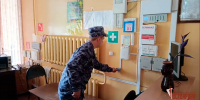 Росгвардейцы проверили работу «тревожных кнопок» на избирательных участках Орла - Росгвардия