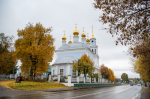 В канун Недели 18-й по Пятидесятнице, Обре́тения мощей святителя Иоанна, архиепископа Шанхайского и Сан-Францисского, митрополит Орловский и Болховский Тихон совершил всенощное бдение в Ахтырском кафедральном соборе города Орла. 11 октября 2025 года.