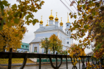 В канун Недели 18-й по Пятидесятнице, Обре́тения мощей святителя Иоанна, архиепископа Шанхайского и Сан-Францисского, митрополит Орловский и Болховский Тихон совершил всенощное бдение в Ахтырском кафедральном соборе города Орла. 11 октября 2025 года.