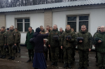 Клирик Свято-Троицкого храма благословил новобранцев