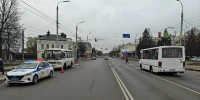 В Орле пожилая женщина упала в автобусе и получила травму - Комсомольская Правда