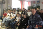 Сотрудник Росгвардии поздравили с Новым годом воспитанников дома-интерната