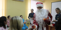 Новая жизнь должна быть в безопасности: в Орле сотрудники МЧС России подарили пожарные извещатели молодым мамам - МЧС