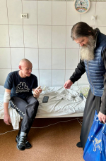 Благочинный монастырей Орловской епархии посетил юных пациентов медицинского учреждения