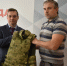 Депутат облсовета Владимир Филонов вручил бронежилет добровольцу, отправляющемуся в зону СВО - Совет народных депутатов