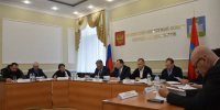 На заседании профильного комитета депутаты одобрили законы для поддержки участников СВО и молодых врачей - Совет народных депутатов