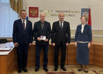 Награждение Олега Карпикова и Лидии Бурлаковой