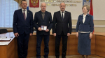 Награждение Олега Карпикова и Лидии Бурлаковой
