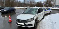 На перекрестке в Орле столкнулись легковушка и КАМАЗ - vOrle.Ru