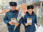 В Орле поздравили многодетных мам с 8 Марта в рамках акции «Безопасное жильё»