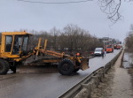 Губернатор волнуется за орловцев, прорывающихся по затопленному мосту