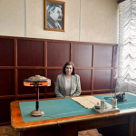 Пилипенко сфотографировалась за столом Берии на фоне Сталина