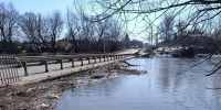 Фотофакт: на Орловщине вода все ближе подбирается к мосту в Гати - Орловский Вестник