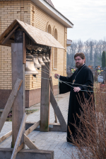 В Лазареву субботу митрополит Орловский и Болховский Тихон совершил Божественную литургию и возглавил престольное торжество в храме в честь воскрешения праведного Лазаря Четверодневного на Пашковском кладбище. 4 апреля 2026 года, Орловский муниципальный округ.