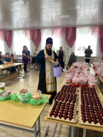 Благочинный Нарышкинско-Знаменского округа поздравил со Светлым Христовым Воскресением пожилых подопечных