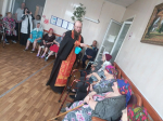Настоятель Вознесенского храма поздравил пожилых подопечных с Пасхой Христовой