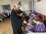Настоятель Вознесенского храма поздравил пожилых подопечных с Пасхой Христовой