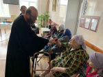 Настоятель Вознесенского храма поздравил пожилых подопечных с Пасхой Христовой