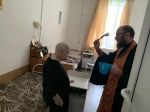 Настоятель Вознесенского храма поздравил пожилых подопечных с Пасхой Христовой