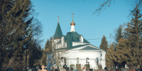 В день Радоницы, митрополит Орловский и Болховский Тихон в сослужении епископа Ливенского и Малоархангельского Нектария совершил Божественную литургию и пасхальное поминовение усопших в храме иконы Божией Матери «Взыскание погибших» на Наугорском кладбище города Орла. 21 апреля 2026 года - Орловская и Ливенская епархия