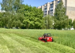 В «Спецавтобазу» вышел на работу необычный сотрудник — робот-косилка