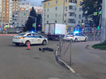 Водитель электросамоката оказался на пути у грузовика