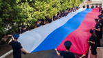 В Орле судебные приставы развернули двадцатиметровый флаг Российской Федерации