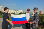 Росгвардейцы в Орле присоединились к патриотической акции ко Дню государственного флага