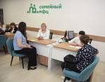 Посетители семейного МФЦ в Орле узнали о способах уплаты имущественных налогов