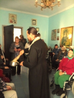 В канун Рождества Пресвятой Богородицы иерей Алексей Ладыгин настоятель Храма Казанской иконы Божией Матери в поселке Нарышкино посетил подопечных Богдановского дома инвалидов, 22 сентября 2026 года