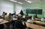 Настоятель Николо-Песковского храма города Орла протоиерей Сергий Артамохин встретился с учениками 7 «В» класса средней общеобразовательной школы № 33. 8 октября 2026 года, г.Орел