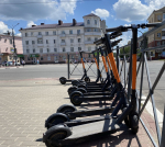 Житель Мценска заплатит за повреждение автомобиля электросамокатом